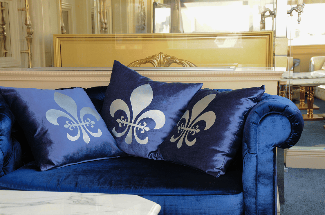 プラチナルームのエントランスソファ